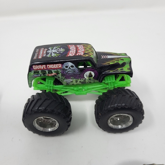 Bundle of 5 Hot Wheels Monster Jam Monster Trucks 1:64 lot#2 - Picture 7 of 10